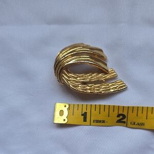 Elegant Gold-Tone Women's Brooch
